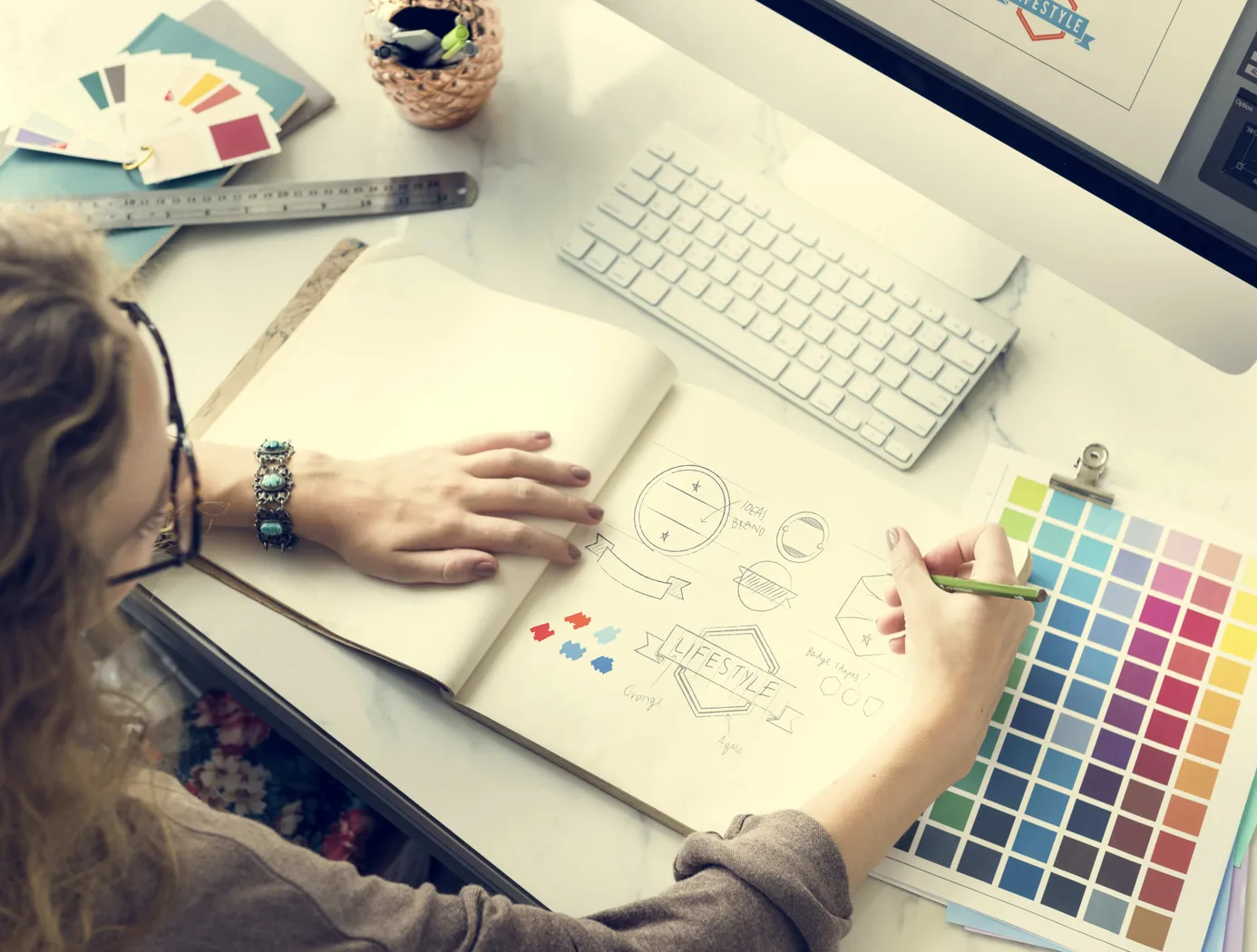 Table de conception : moodboard, calques et direction artistique