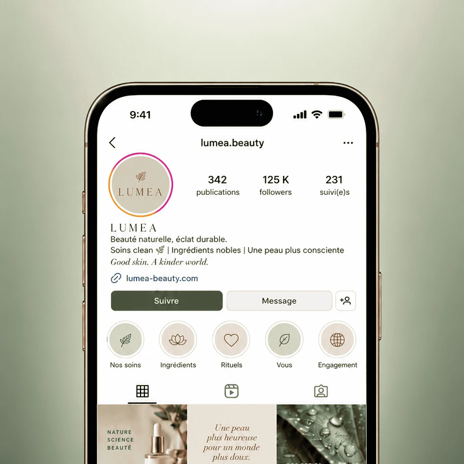 Maquette de profil Instagram pour une marque de soins de beauté sur smartphone